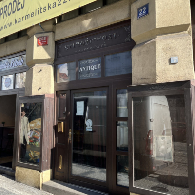 Starožitnosti v Karmelitské